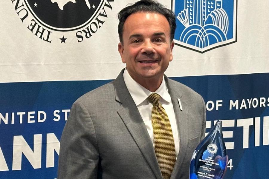 Photo of Mayor Ganim holding the 2024 Mayors’ Climate Protection Award at the 92nd U.S. Conference of Mayors (USCM) Annual Meeting